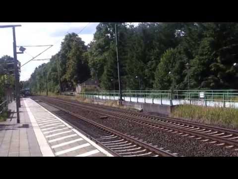 Durchfahrt eines ICE 1 mit 200 km/h im Bahnhof Friedrichsruh