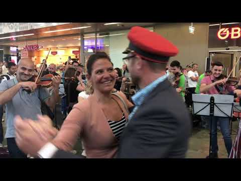 Flashmob Vienna, Orchestra Simfonica Bucuresti, Romania Da Tonul Uniunii Europene