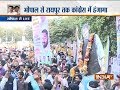 Supporters of Jyotiraditya Scindia and Kamal Nath gather outside Congress office in Bhopal