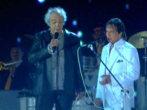 Sentado à Beira do Caminho - ROBERTO CARLOS NO MARACANÃ - Especial 50 anos de Música