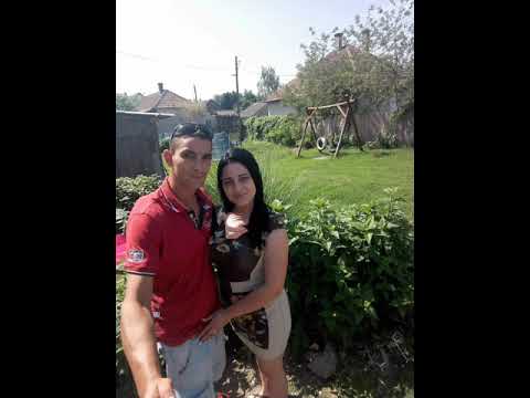 Arnold kedveskedik családjának sok szeretettel