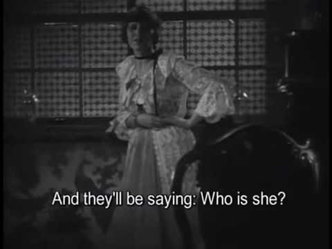 Lotte Lenya [Λόττε Λένυα], "Seeräuber-Jenny" [«Η Τζέννυ των πειρατών»], από την Όπερα της πεντάρας [Die Dreigroschenoper] των Kurt Weill [Κουρτ Βάιλ] και Bertolt Brecht [Μπέρτολτ Μπρεχτ]. Η ερμηνεύτρια κινείται ανάμεσα στην ομιλία και στο άσμα, εντάσσοντας το απαγγελτικό τραγούδι στην τεχνική της ανοικείωσης.