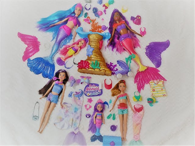 Vídeo relacionado con Barbie Mermaid Power Malibu Muñeca Sirena con Pelo Azul, Cola fantasía, Caballito de mar, Cepillo y Accesorios de joyería, Juguete de Regalo +3 años (Mattel HHG52)