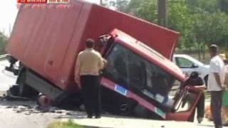 preview picture of video 'Accident la intrarea in Dej dinspre Nima: un autocamion a lovit un Opel'