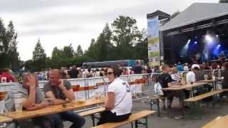 preview picture of video 'NELJÄ RUUSUA; Elän vain kerran live @ Visulahden Juhannus, Mikkeli, Finland 22.6.2013'