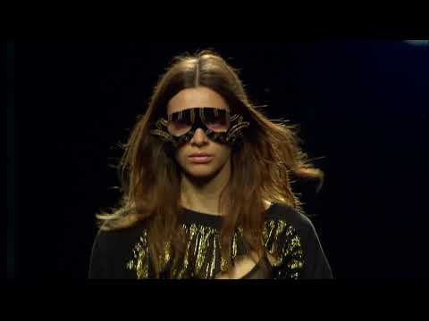 DESFILE WALLAPOP X MARIA ESCOTE