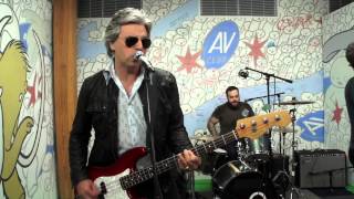 Split Single covers TV On The Radio: "Wolf Like Me"