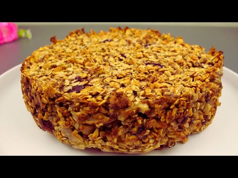 Take oatmeal, apple and cherry. Just mix everything and the diet pie is ready. Sugarless!