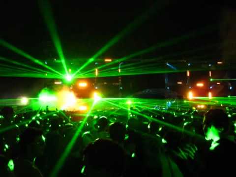 Sander van Doorn vs. Robbie Williams - Close My Eyes Club Mix