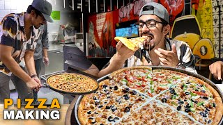INCREDIBLE PIZZA MAKING IN PAKISTAN - Best In Lahore