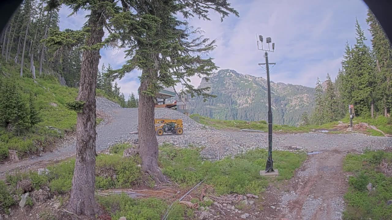Live webcam view of Alpental Mid-Mountain at The Summit