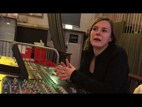 Dr. Mark Benecke trifft die coole Tontechnikerin des Huxleys in Berlin