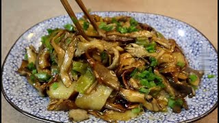 一把平菇两个土豆，教你秘制新吃法， 比肉吃着都香