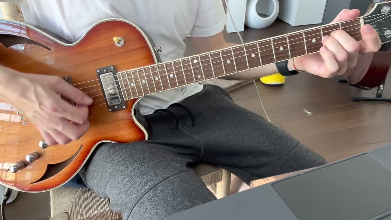 Roberto Barlocci playing The Ecstasy of Gold fingerstyle on a solo guitar