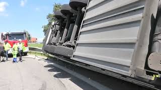 autocarro-si-ribalta-in-a16-allo-svincolo-di-grottaminarda-autista-incastrato