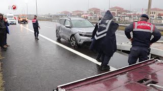 TEM’de Kontrolden Çıkan Cip Bariyere Çarptı 4 Yaralı