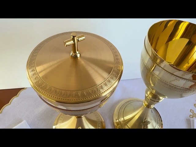 Vídeo relacionado con Genérico Cáliz Ceremonial Pequeño de Metal Dorado, Copa de Cáliz para Rituales y Ofrendas, Diseño Retro para en Ceremonias Paganas y Ambientes de Halloween