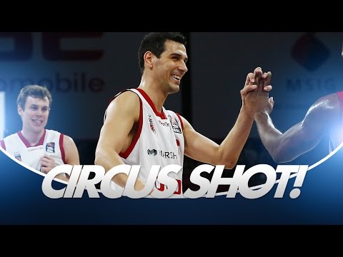 CIRCUS SHOT! Nikos Zisis trifft mit dem Rücken zum Korb
