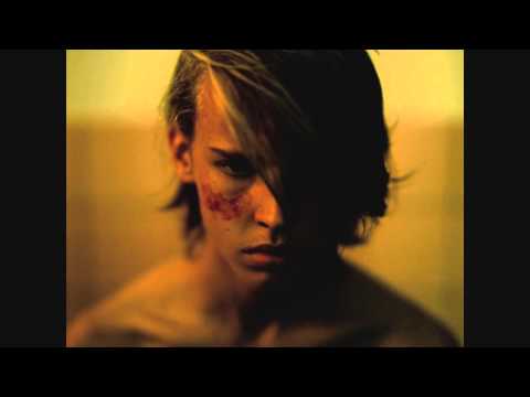 Trailer - Violet (2013)