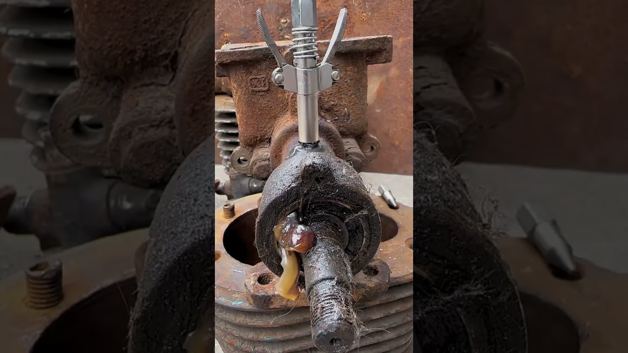 Double handle clamp type self locking grease nipple