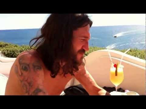 Does God play dice? / Dio gioca a dadi? (John Fruscainte and Nicole Turley)