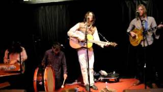 &quot;Shampoo&quot; Live by Elvis Perkins in Dearland