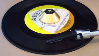 Butch Davis And The Capris - Turn On Your Love Light - Abet: 9422