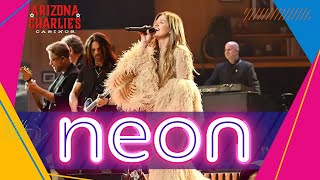 Kelly Clarkson boosted by nostalgia, heroes in Colosseum opening