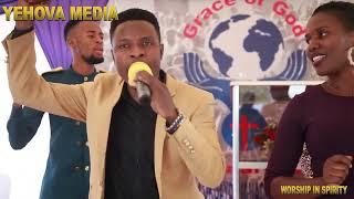 Download lagu AMBATANA NA YESU -MESHACK YEGAYEGA AKIIMBA KWENYE TAMASHA LA WORSHIP IN SPIRITY mp3