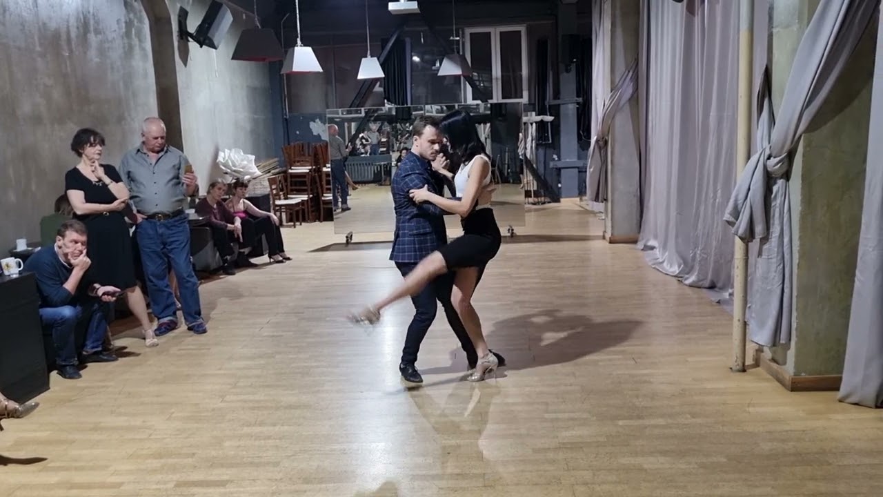 Video thumbnail for Tango - Gancho, enganche, leg wraps from lady's side step | Mikhail Tchudin - Elvira Kashkarova