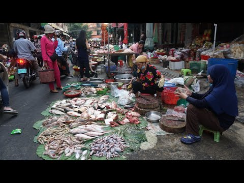 Eating Yummy Grill Beef on The Street @Orussey Market - Evening Daily Life Style Of Vendor on Street