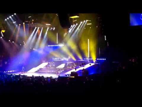 Usher OMG tour Caught Up feat Dj got to falling in love.avi