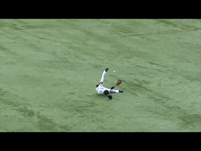 1回表 バファローズ左翼手・竹原が転んだ…マリーンズ荻野貴が初球ランニングHRで先制!! 2014/5/6 Bs-M