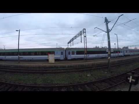 Kolejowa Wielkopolska. Stacja Kościan. Pociąg IC relacji Wrocław - Gdynia "Pomorzanin". EP 09