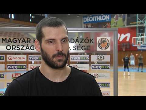 Alba Fehérvár - Pécsi VSK-VEOLIA előtt