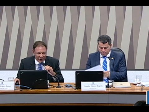 Senadores cobram fiscalização da ANTT sobre situação das estradas