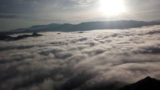 preview picture of video 'Terbang bebas di atas awan (Mantar negeri di atas awan)'