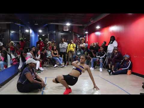 Astronaut Flee Present - "Combat Zone" | Simone vs Ariel | Hiproll Battle