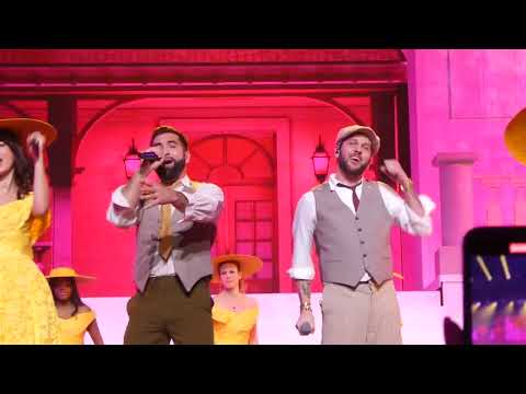 Videoclip de Viens on s'aime (Live) — Les Enfoirés