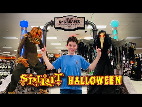 SPIRIT HALLOWEEN Tour 2022 inside ABANDONED Goody's! ANIMATRONICS and MORE!