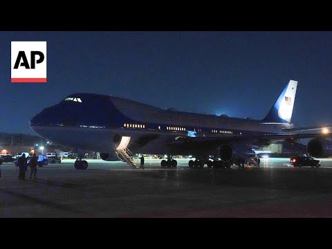 Air Force One turns back after 'minor electrical issue'