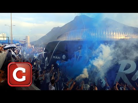 "Espectacular recibimiento a Rayados en el BBVA Bancomer" Barra: La Adicción • Club: Monterrey