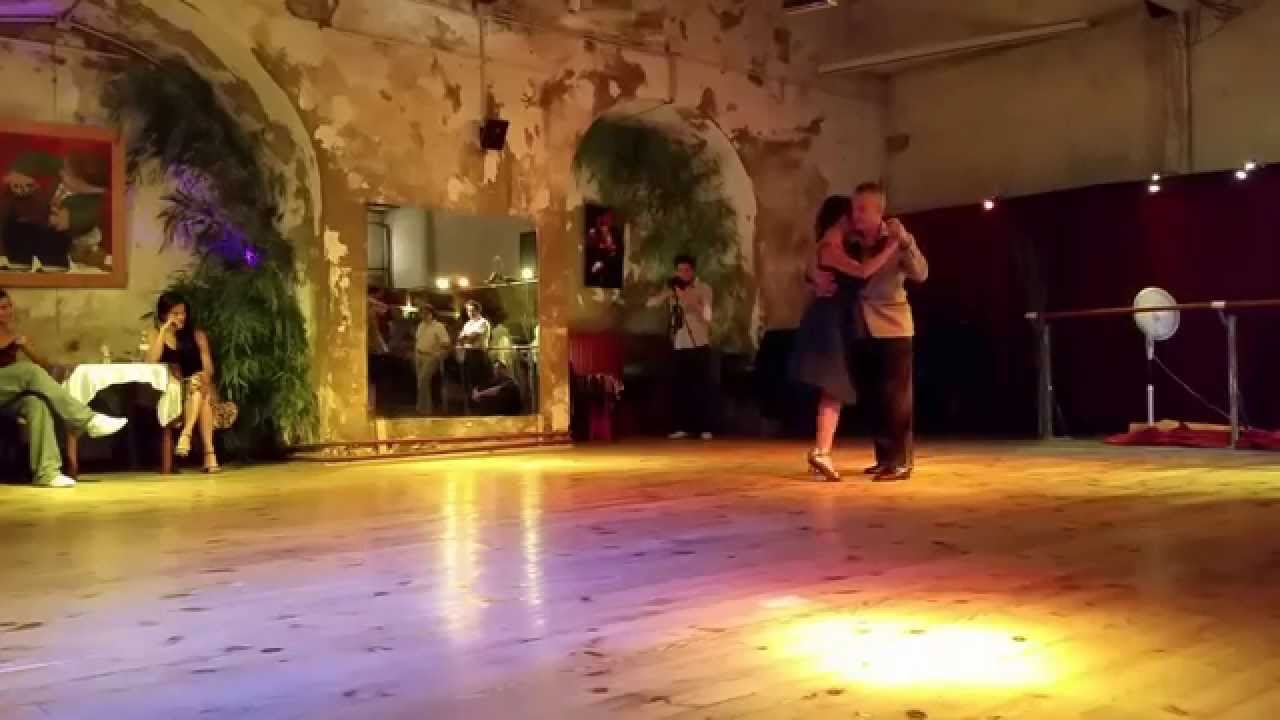 Moira Daloia & Alejandro Figueroa sur La Muchachada del Centro de Canaro à Tango de soie