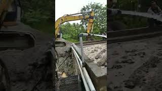 Download lagu proses cuci pasir tras...#shorts #tambangpasir #sopiroleng #viral #drivermuda mp3