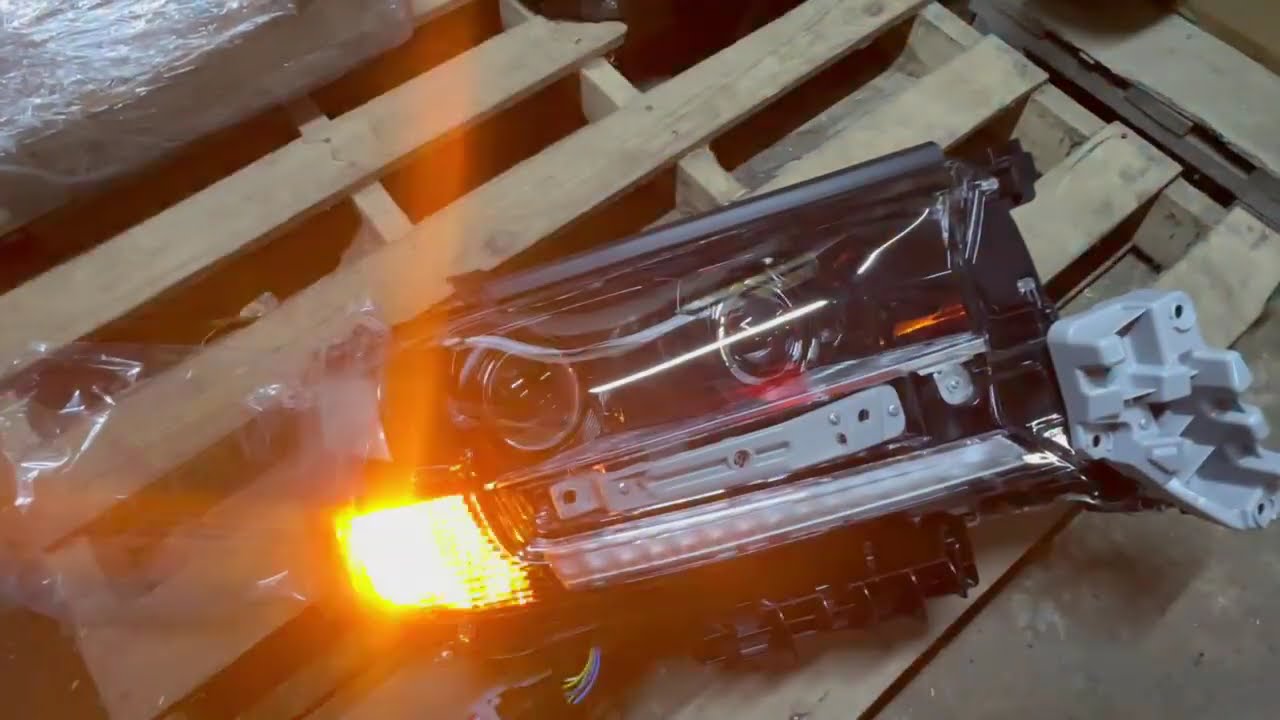 Toyota Land Cruiser 200 2007-2021 гг. Передние Фары 2016+ (Executive) Video 2