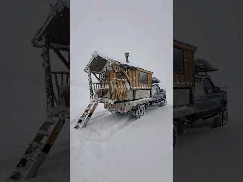 Einen Schneesturm in einem Wohnmobil in Alaska überstehen