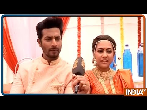 Kalyani gets trapped between a ring of fire. Will Malhar come to rescue?