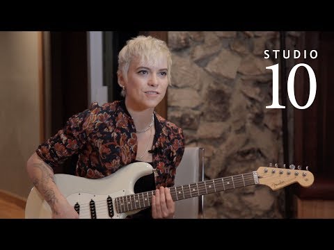 Carmen Vandenberg reacts to the Studio 10 6L6 | Blackstar