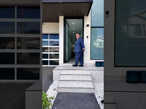 23 Austin Boulevard, Picnic Point, NSW 2213, 5房, 3浴, Apartment