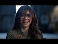 Behind The Scenes The Dunphys Were Involved In Sarah Hyland S Proposal Modern Family